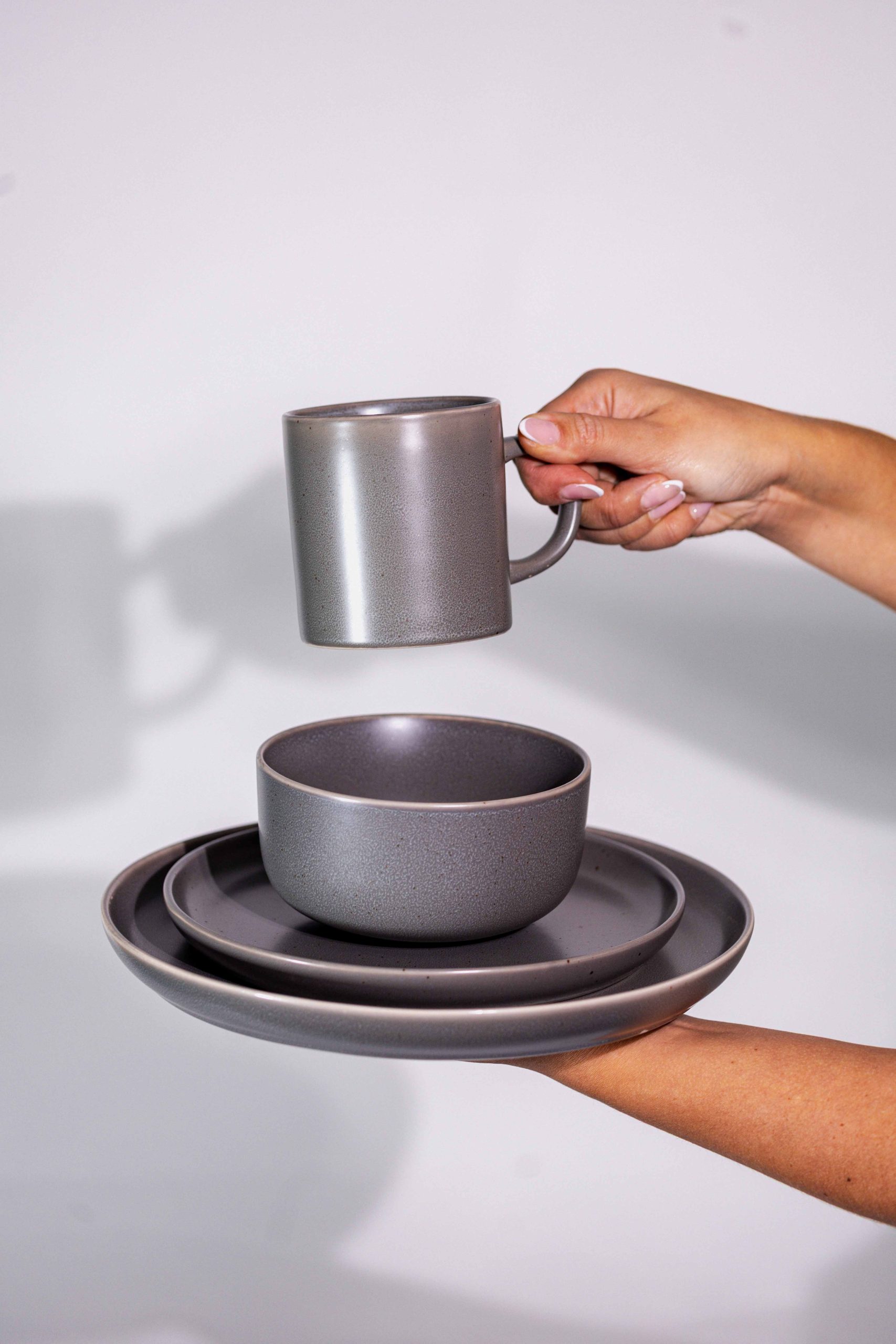 Juego de Loza Gris Mate – 16 Piezas