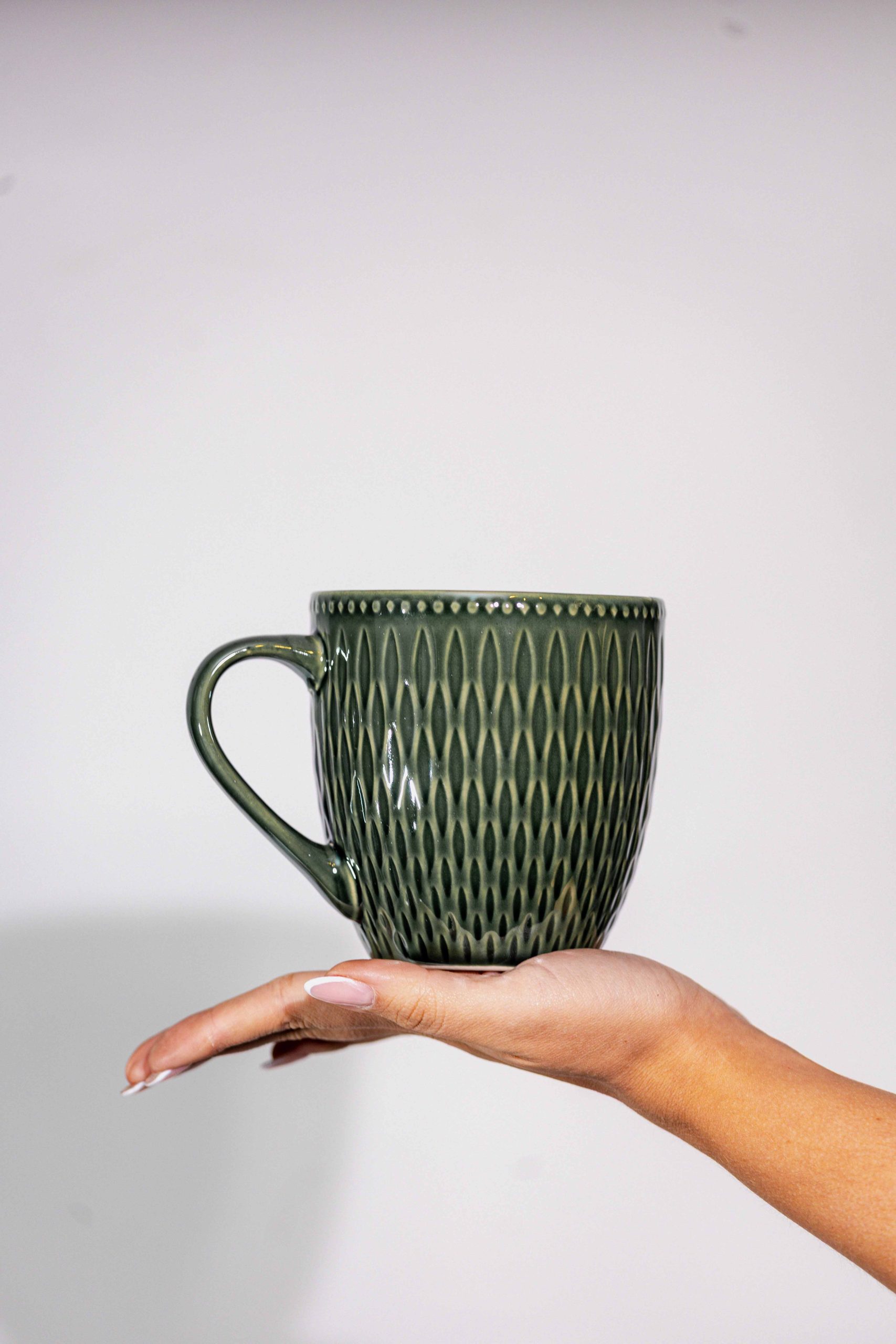 Tazon verde con diseño curvo